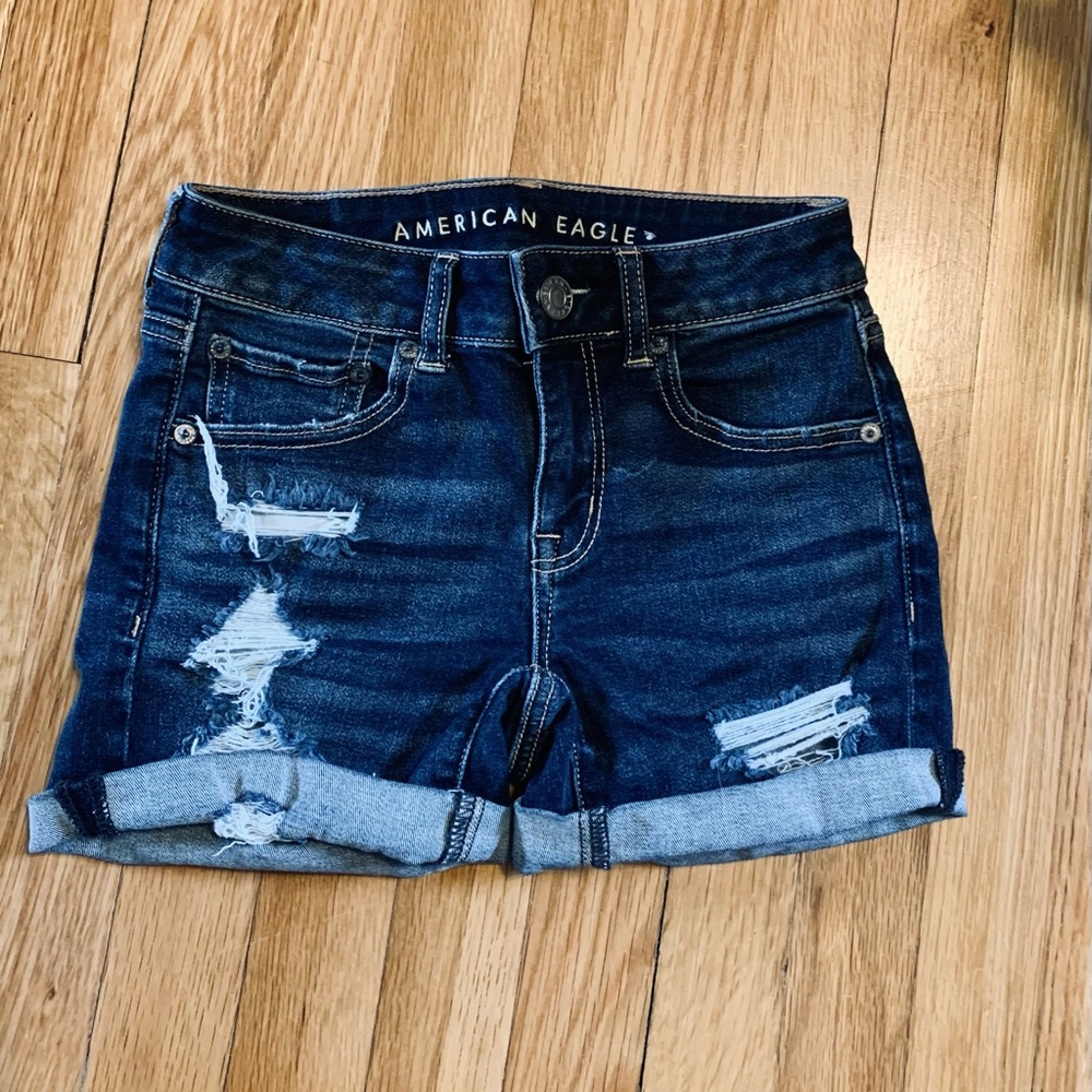 Excellent condition cuffed shorts size 00